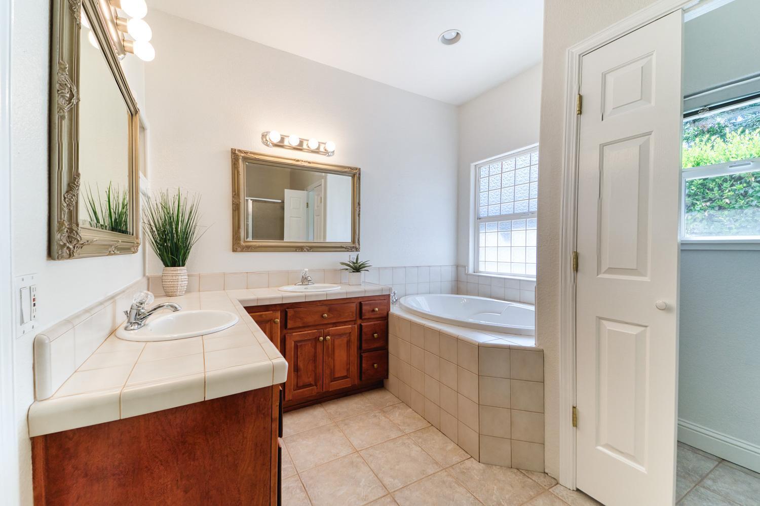 711 Saddleback Drive