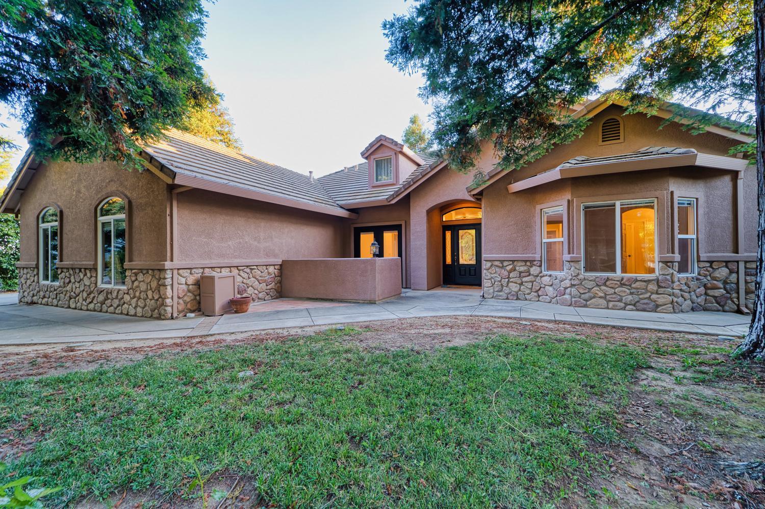 711 Saddleback Drive