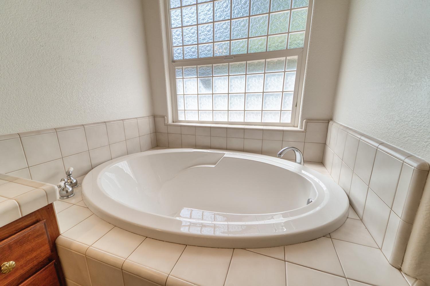 711 Saddleback Drive