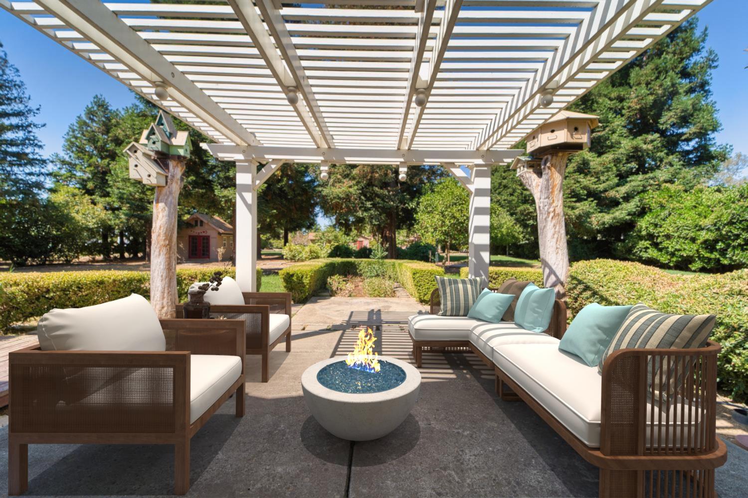 711 Saddleback Drive