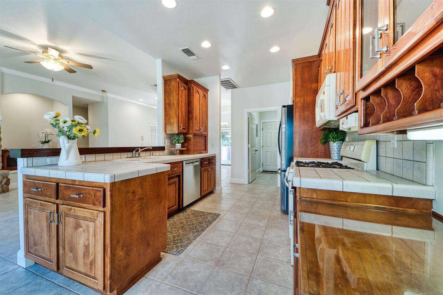 711 Saddleback Drive