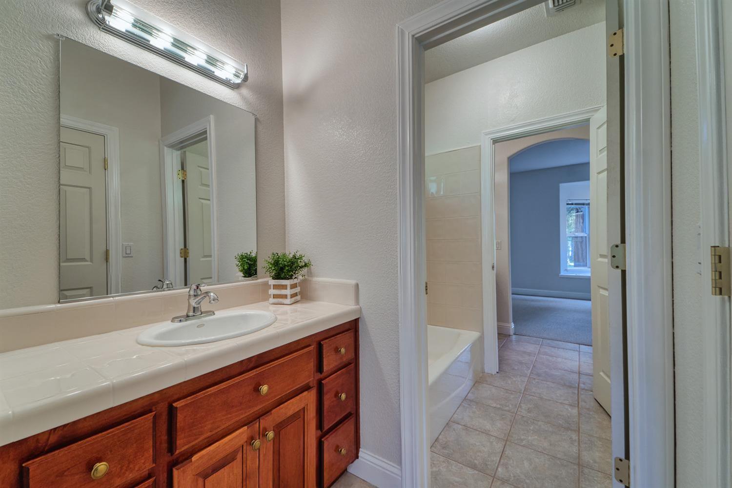 711 Saddleback Drive