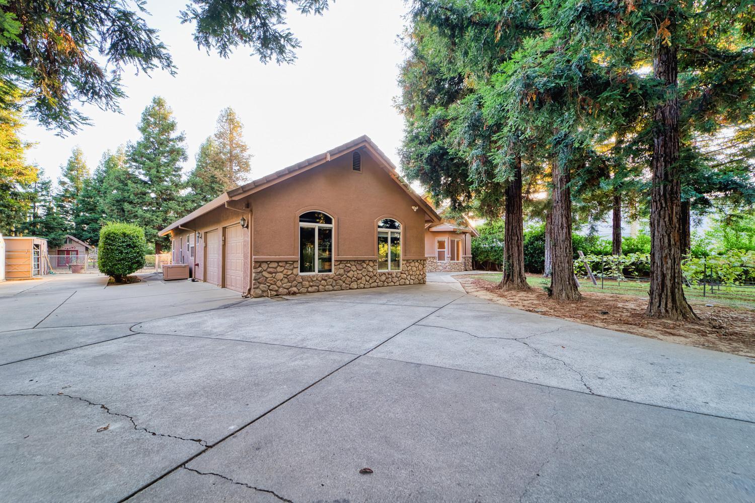 711 Saddleback Drive