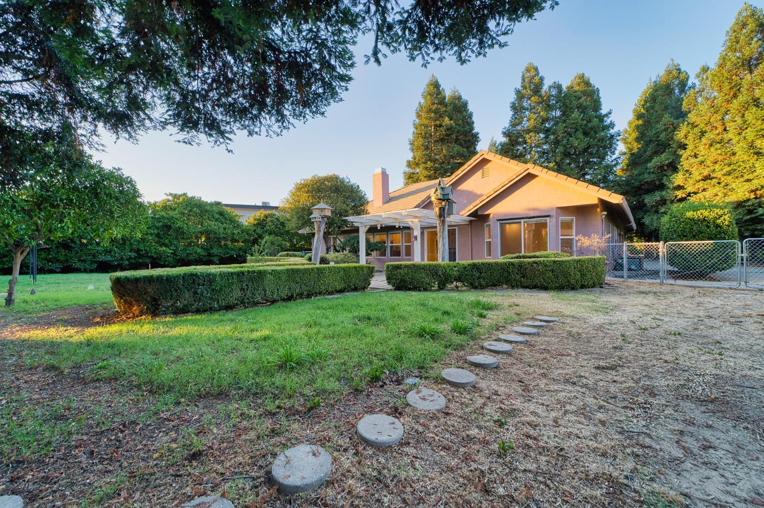 711 Saddleback Drive