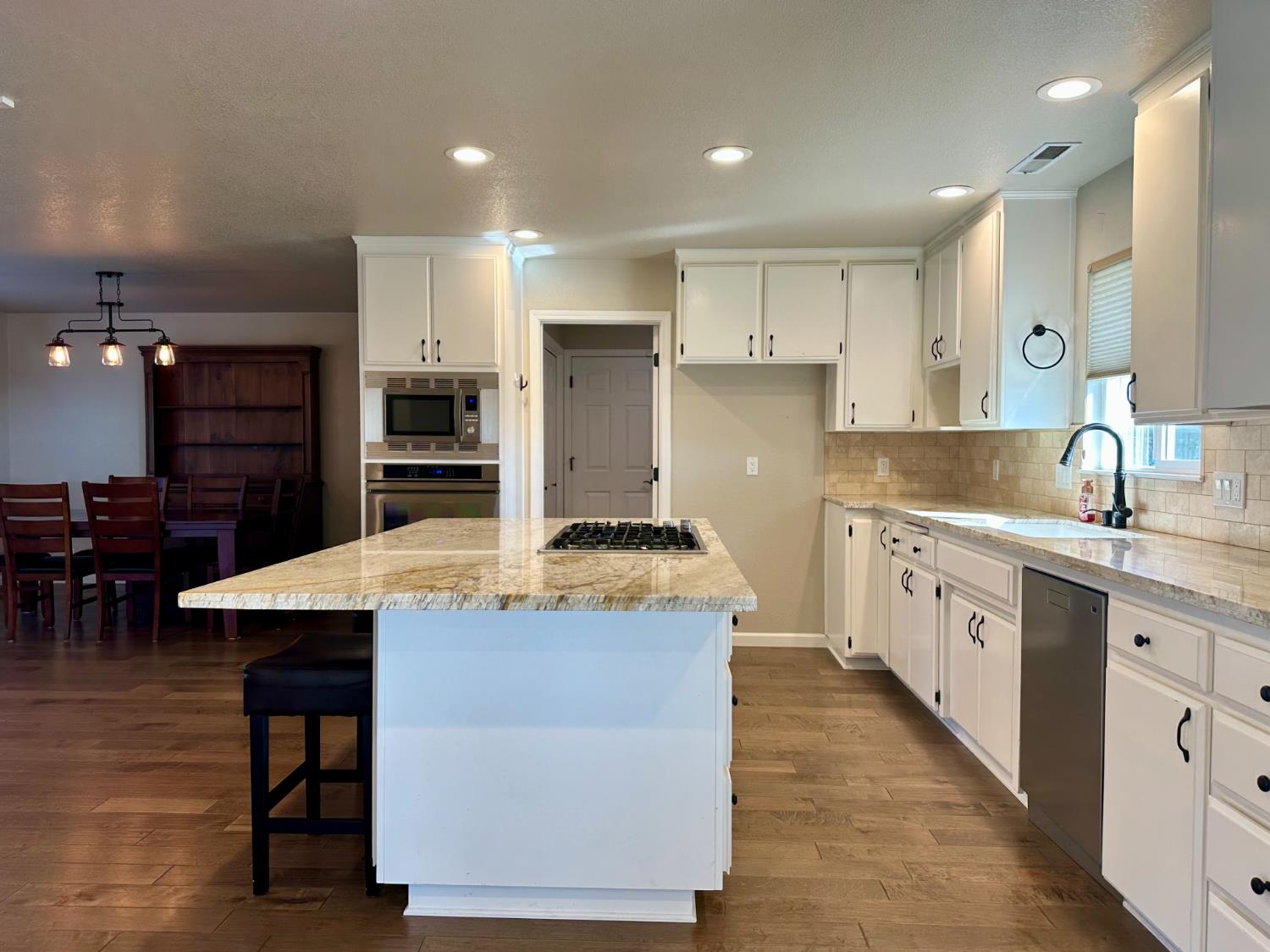 655 Saddleback Drive