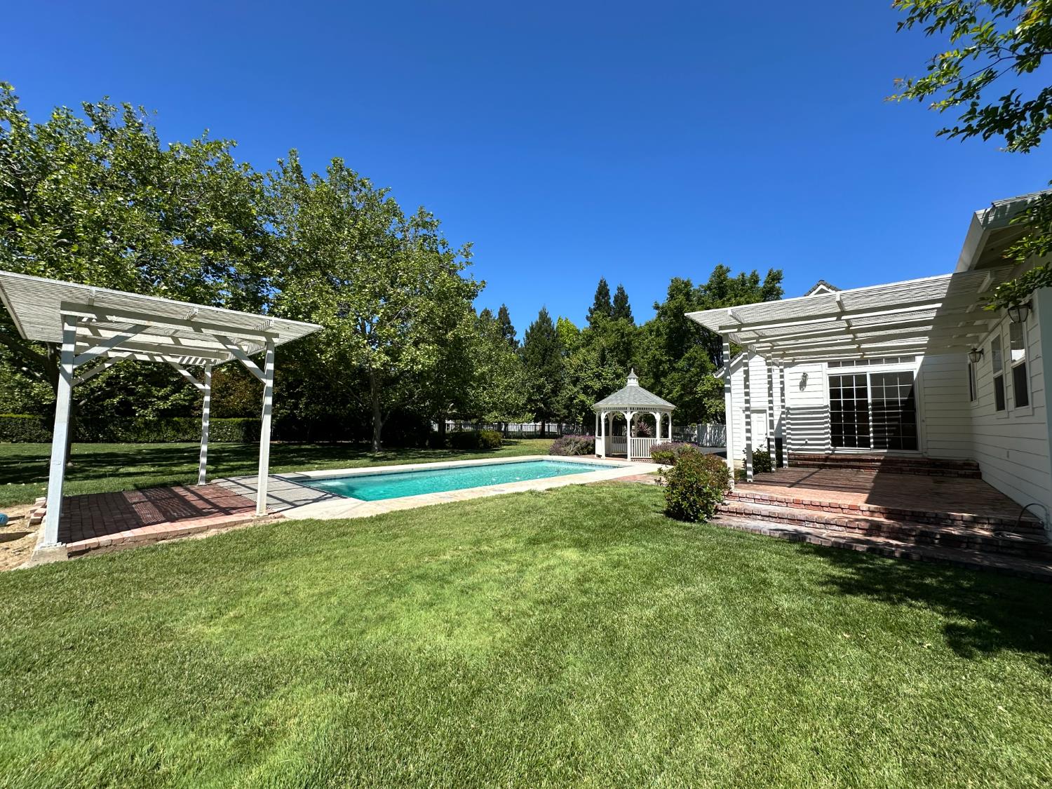 739 Saddleback Drive