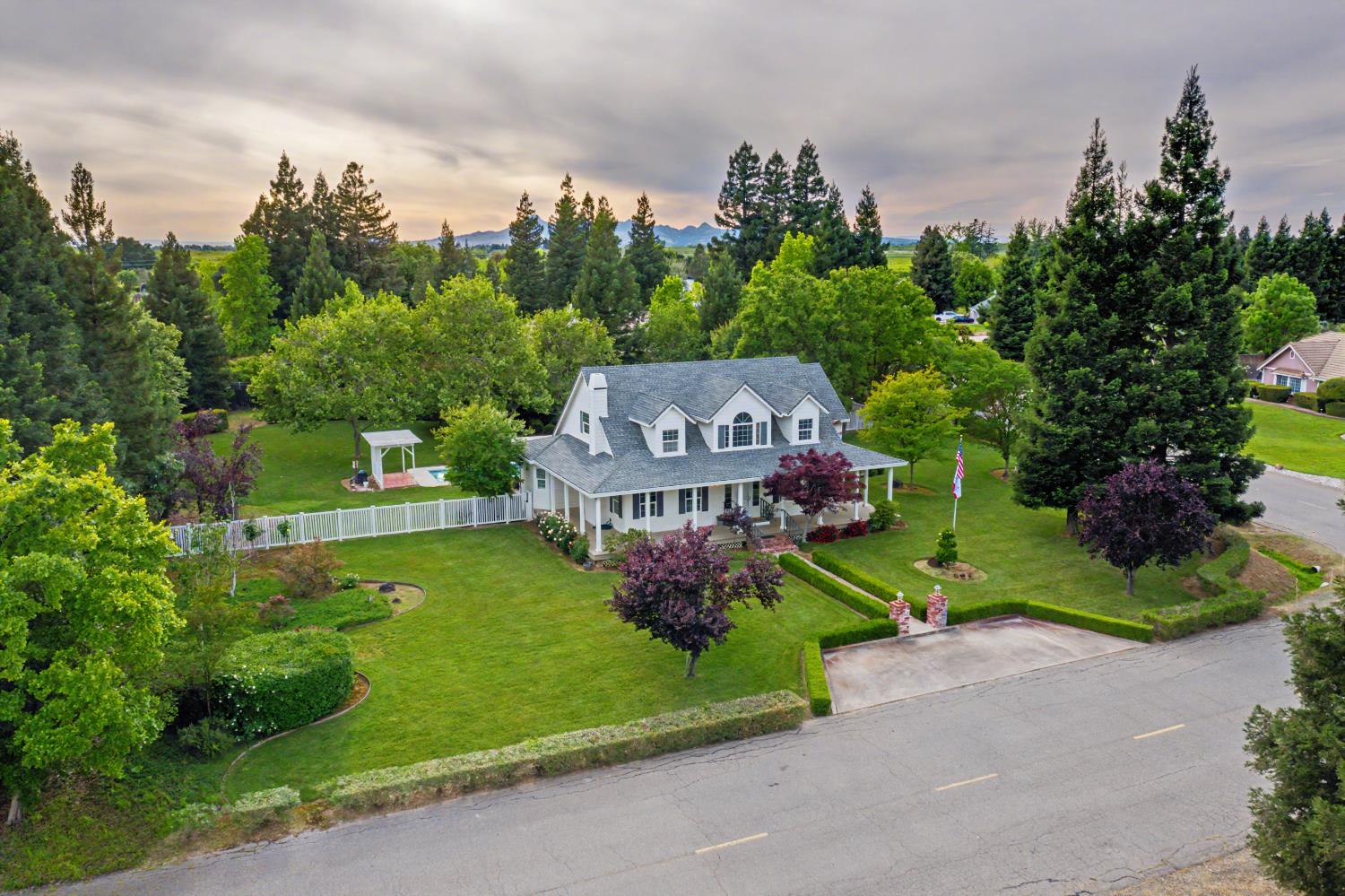 739 Saddleback Drive