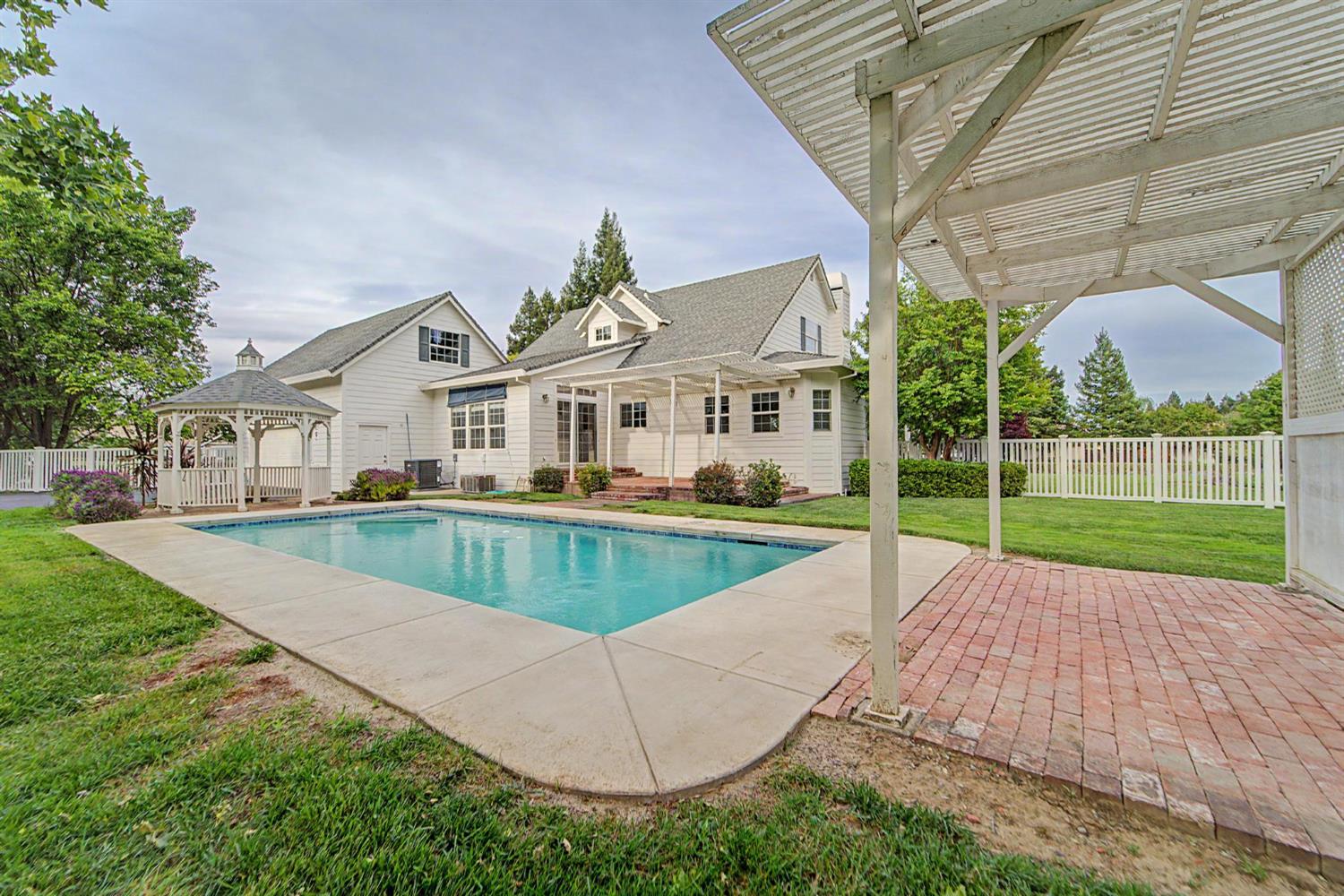 739 Saddleback Drive