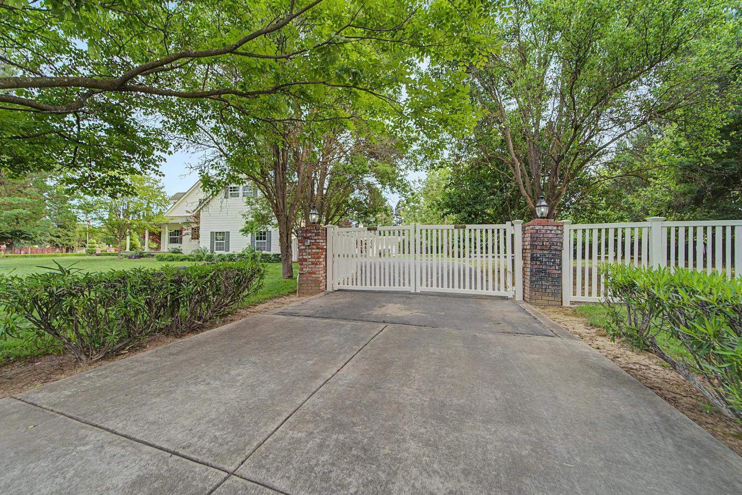 739 Saddleback Drive