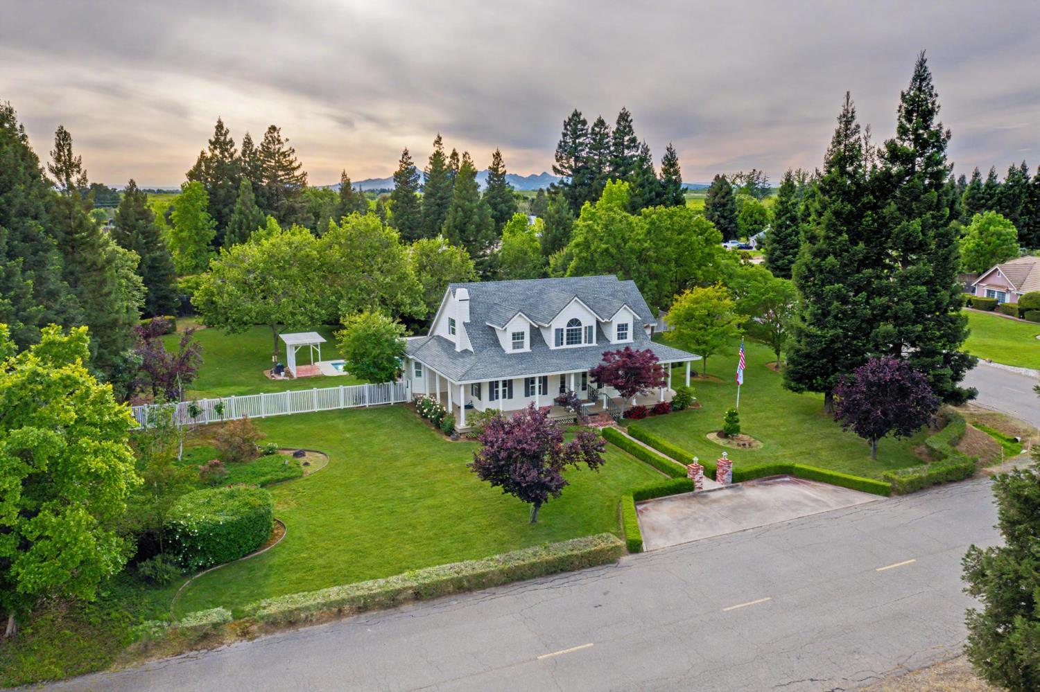 739 Saddleback Drive