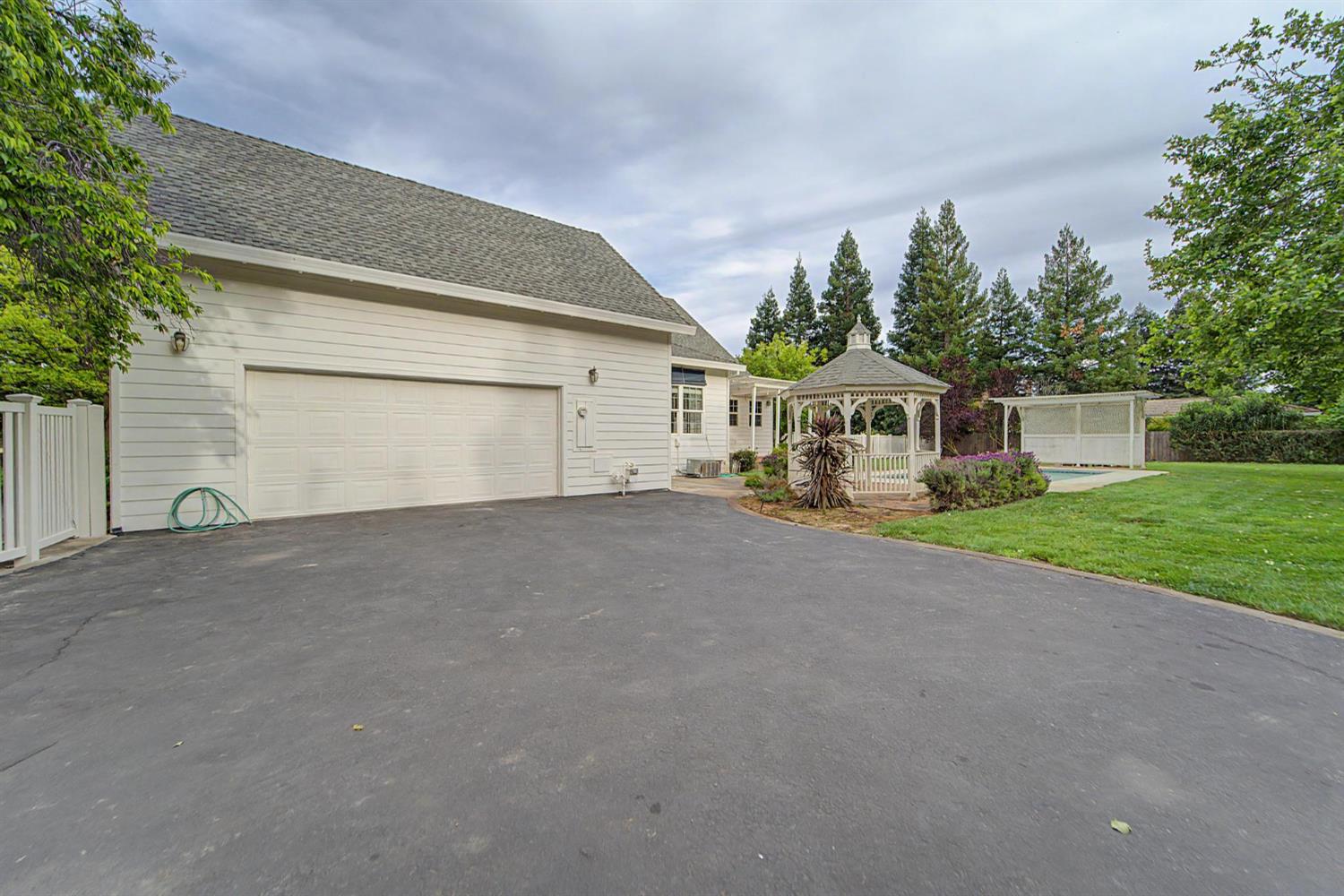 739 Saddleback Drive