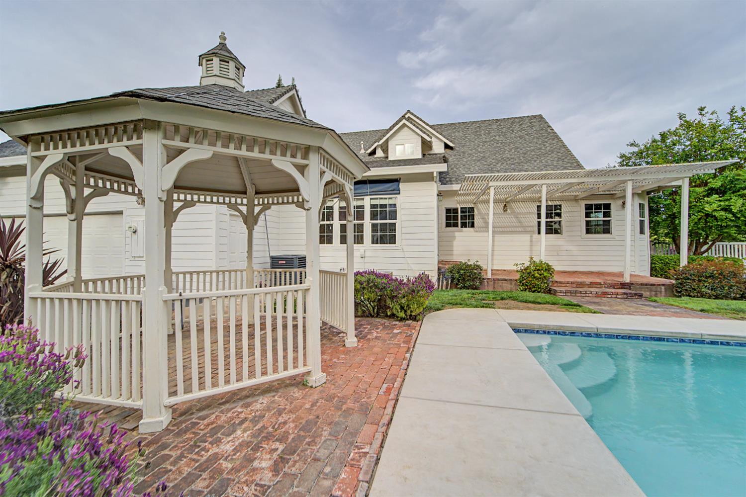 739 Saddleback Drive