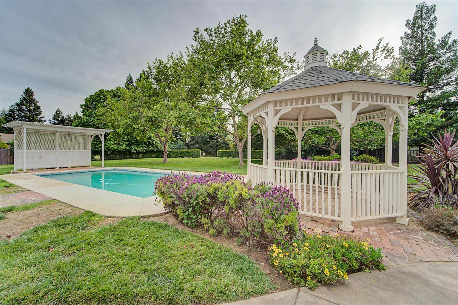 739 Saddleback Drive