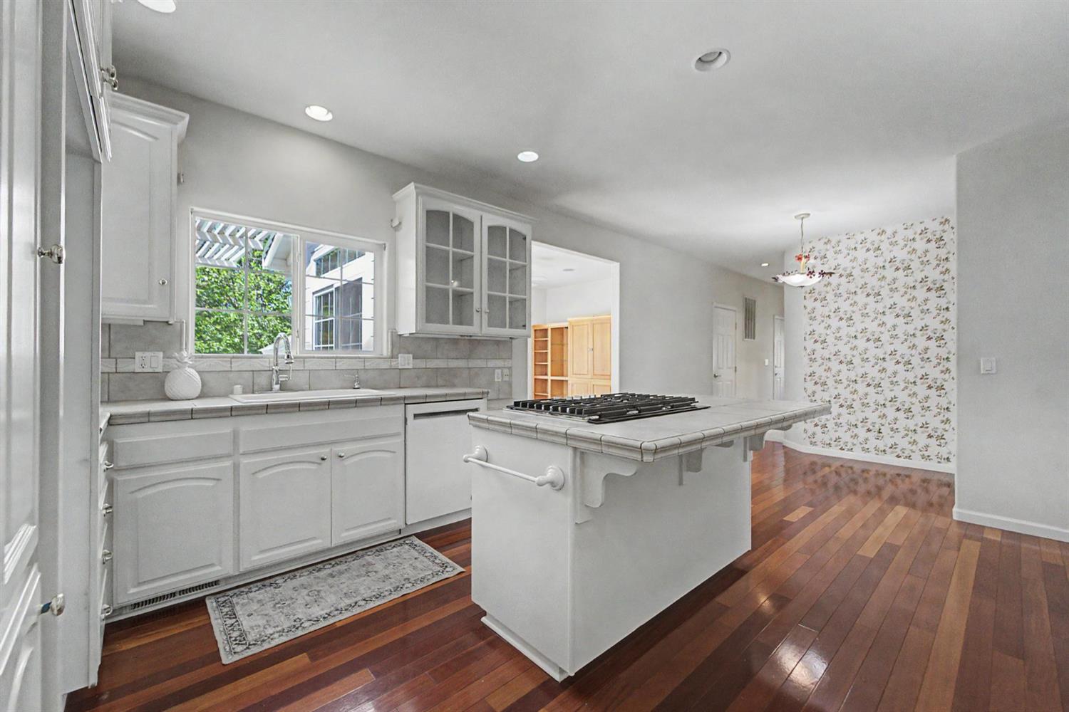 739 Saddleback Drive