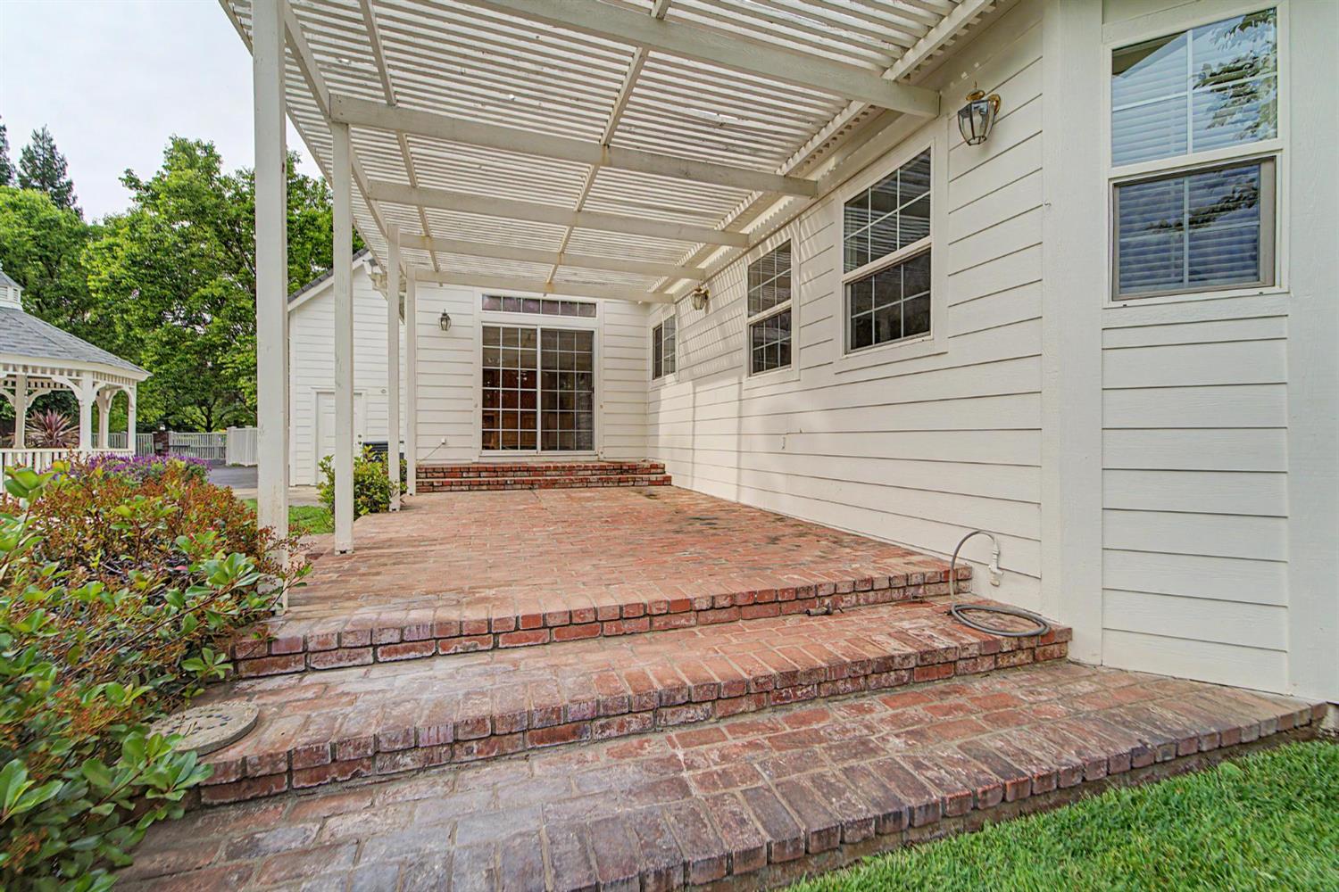 739 Saddleback Drive
