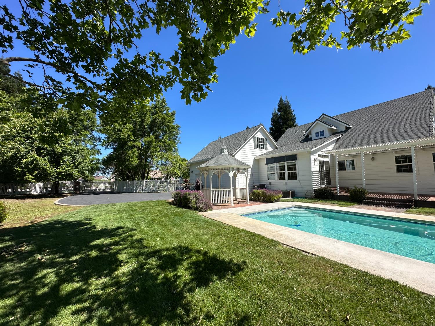 739 Saddleback Drive