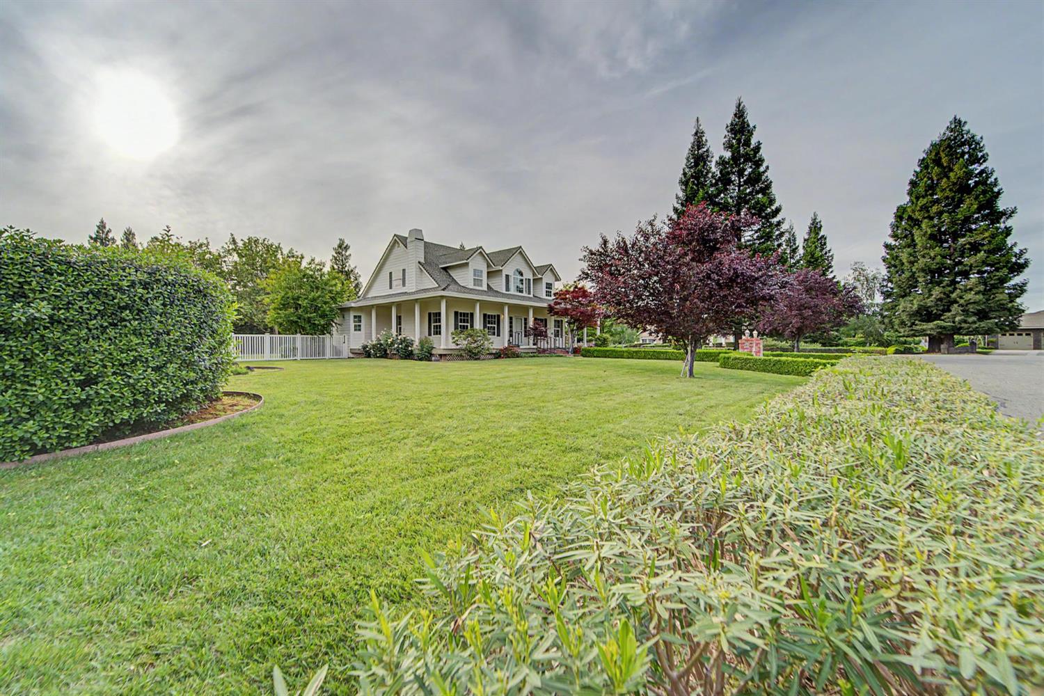 739 Saddleback Drive