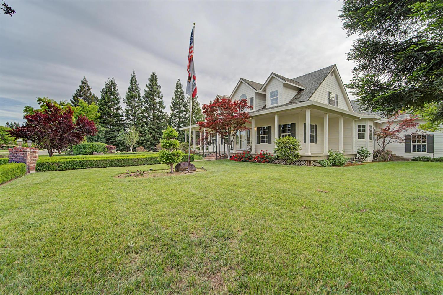 739 Saddleback Drive