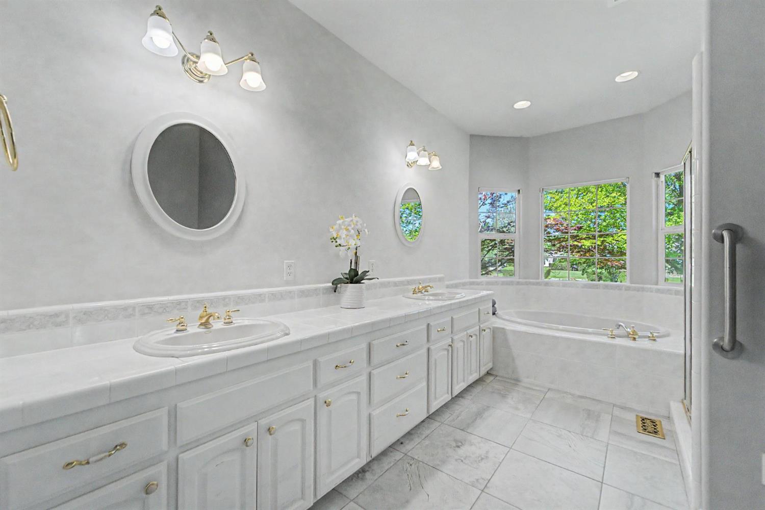 739 Saddleback Drive