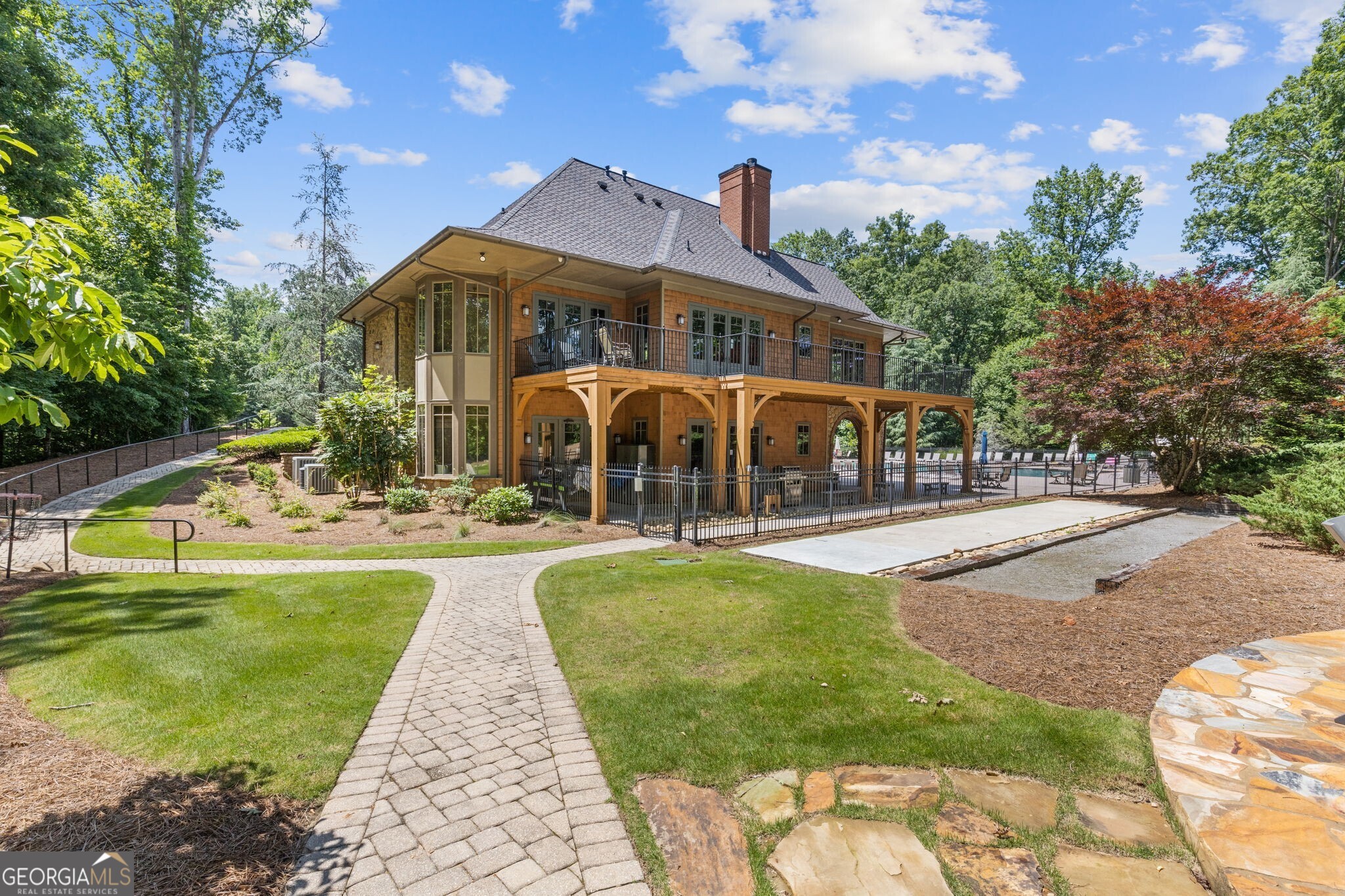 8775 Mica Creek