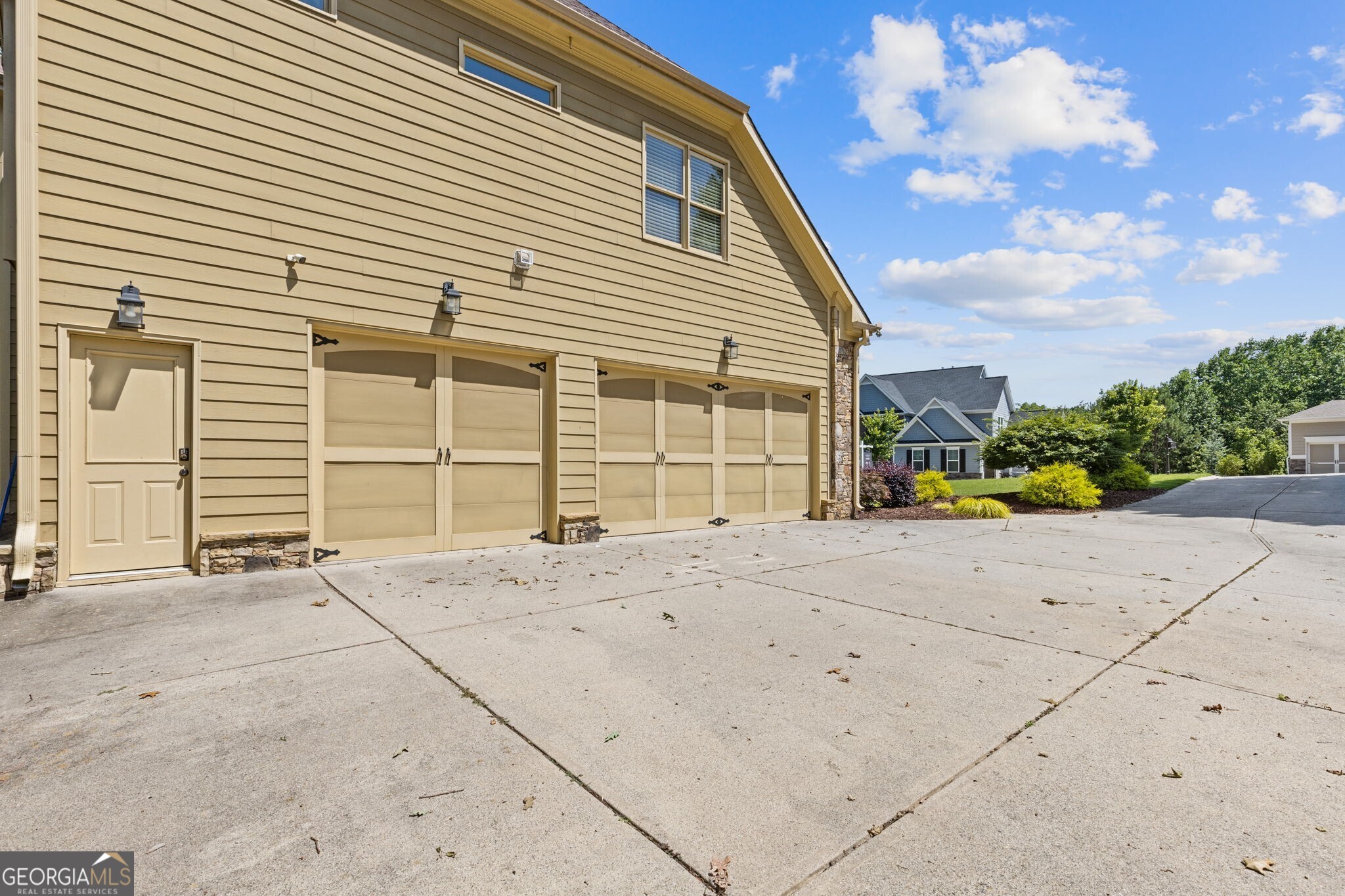 8775 Mica Creek