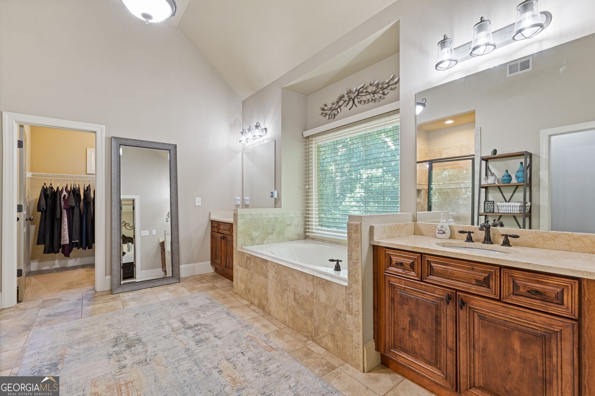 8775 Mica Creek