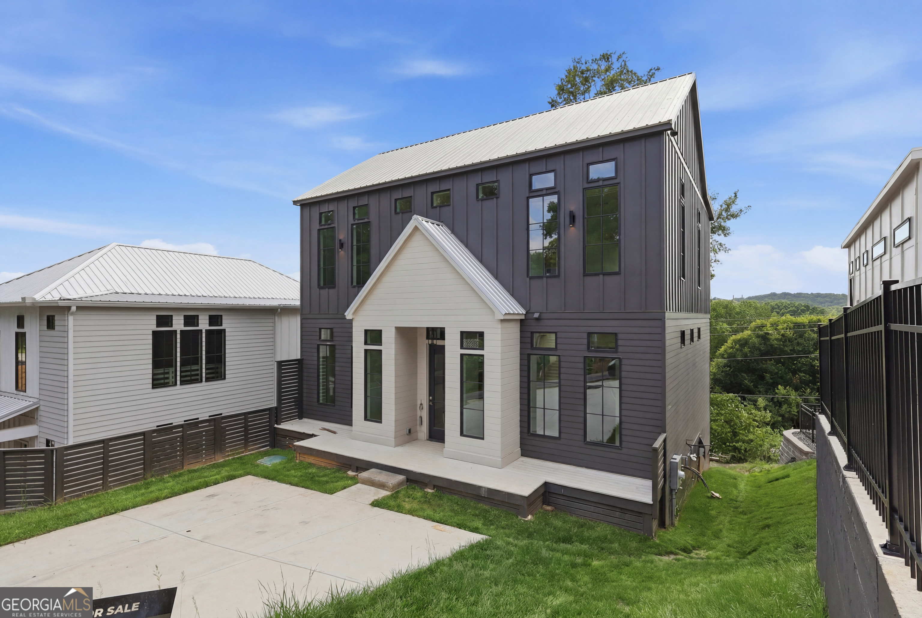 172 Railroad Street, Canton