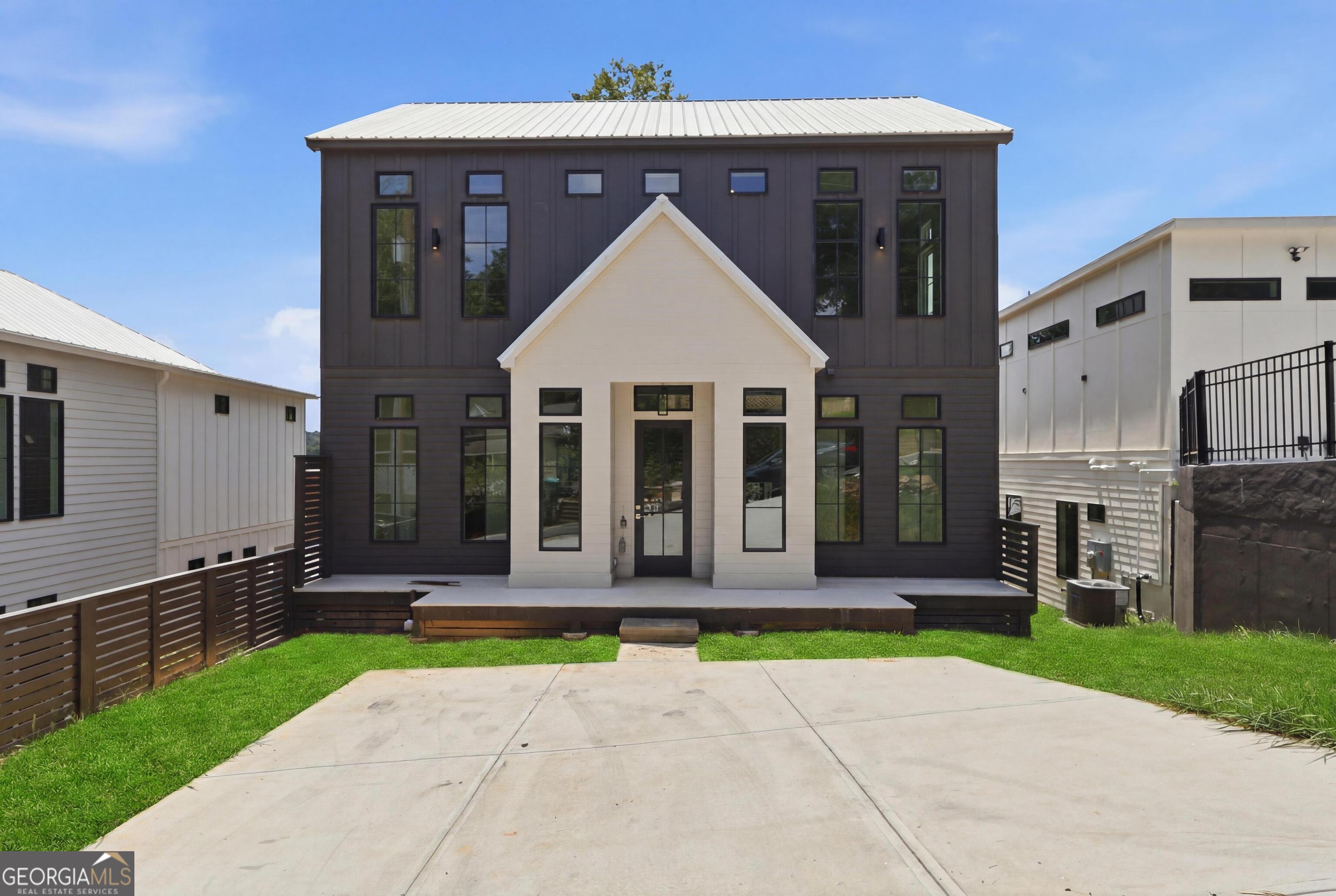 172 Railroad Street, Canton