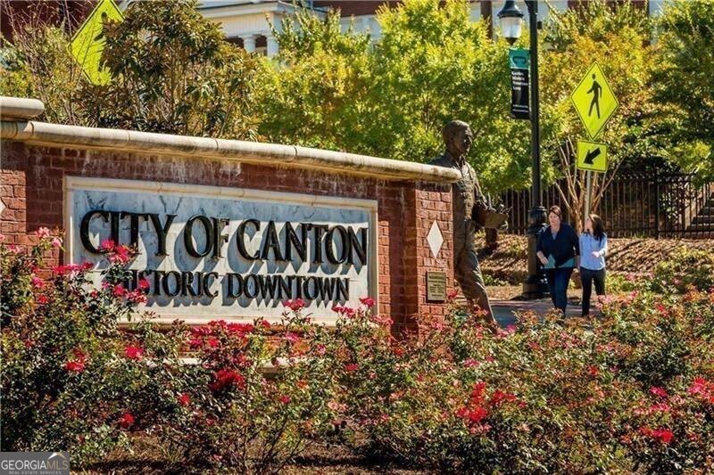 172 Railroad Street, Canton