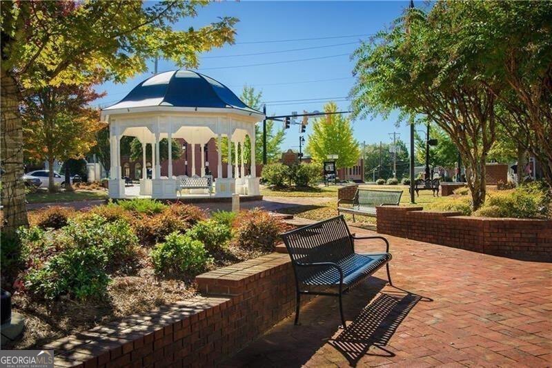 176 Railroad Street, Canton