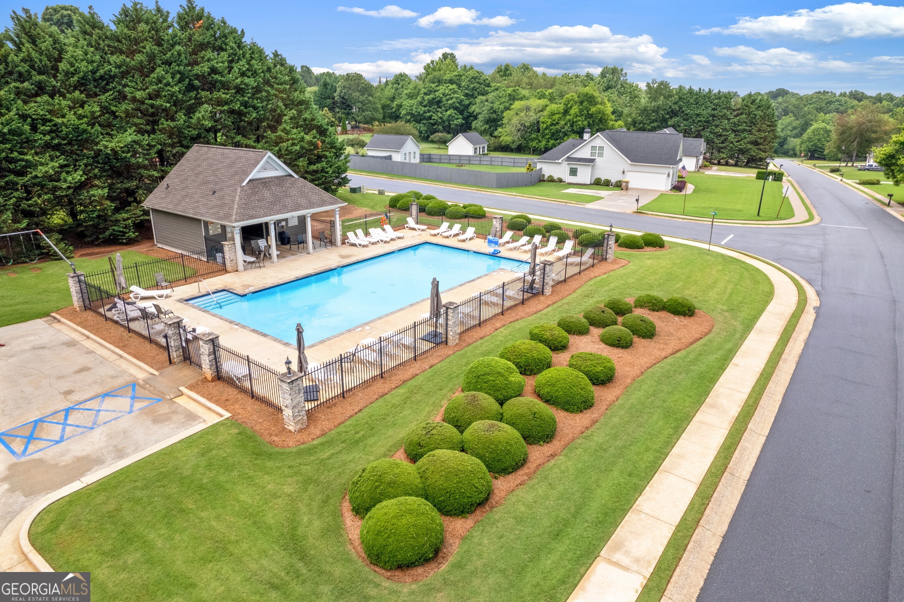 360 Finch Way