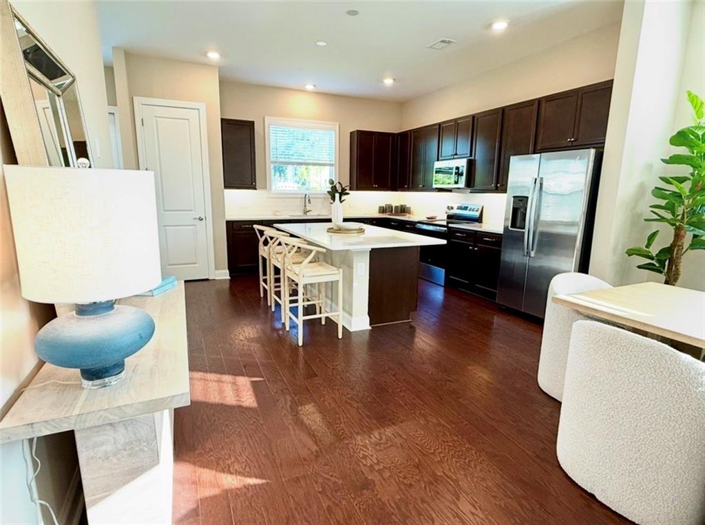5 Club Cresswind Drive
