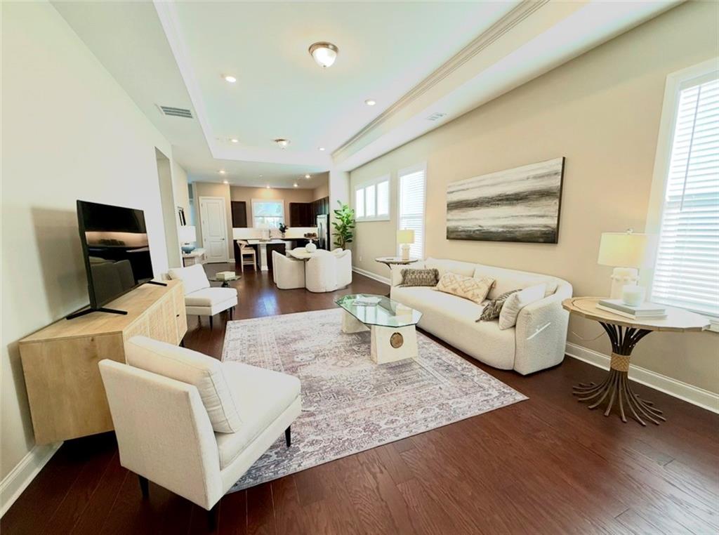 5 Club Cresswind Drive