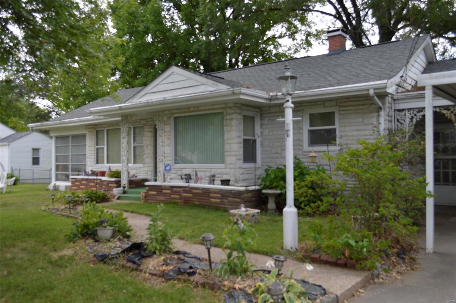 16 Dennis Drive