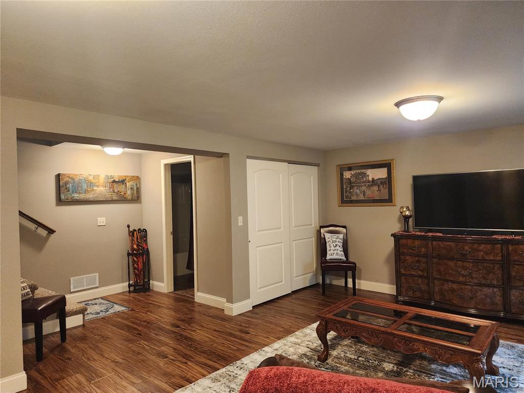 7466 Clarence Court