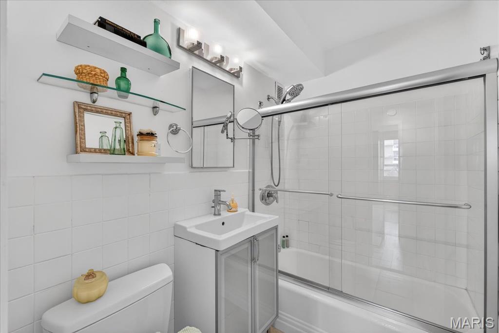 210 N 17th Street Unit: 706