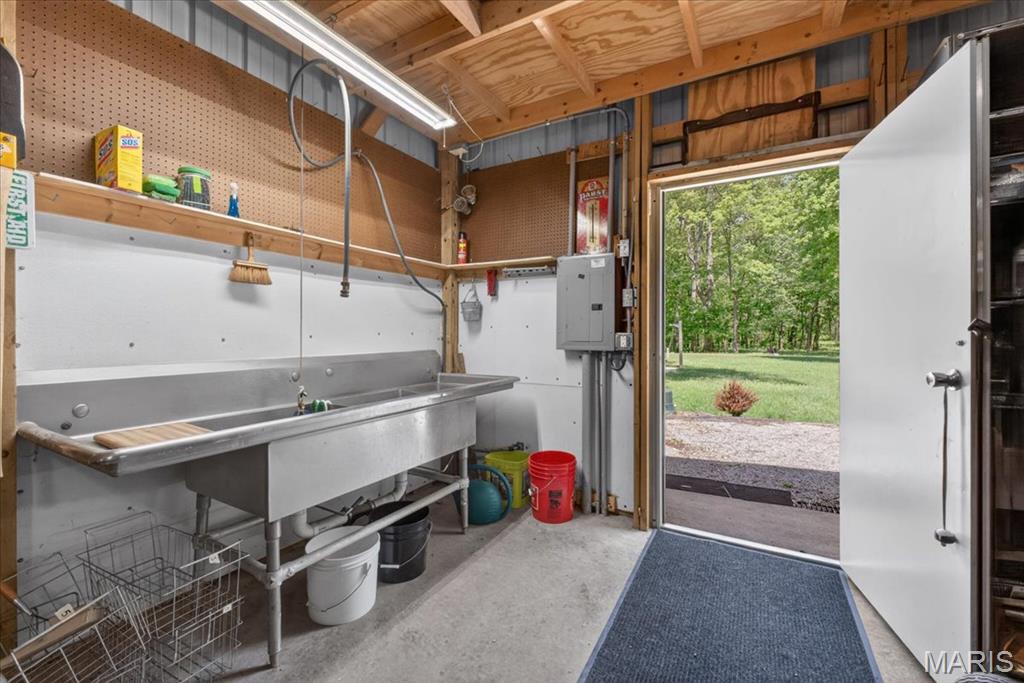 1565 Centerville Road
