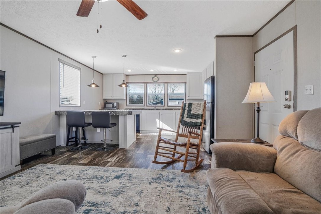 2 Roundtop Dr