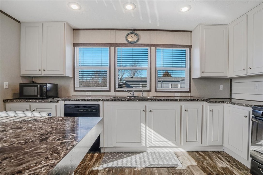 2 Roundtop Dr