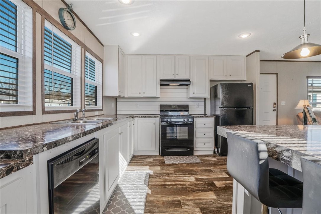 2 Roundtop Dr