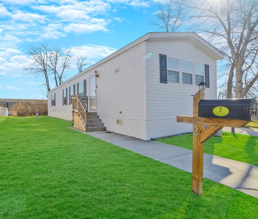 2 Roundtop Dr