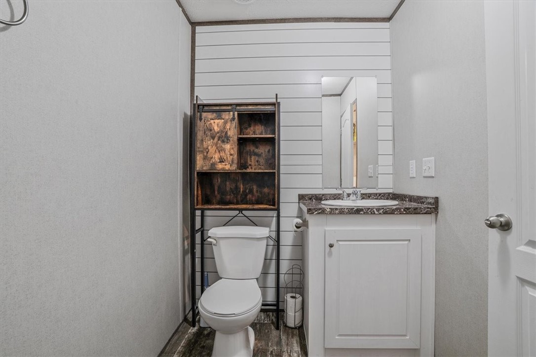 2 Roundtop Dr
