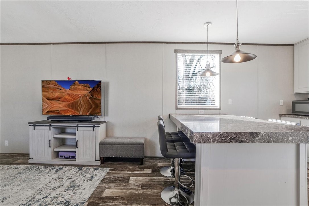 2 Roundtop Dr