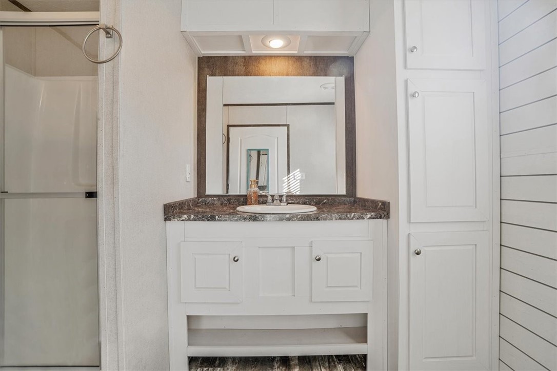 2 Roundtop Dr