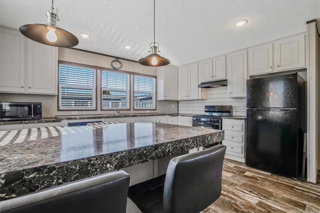 2 Roundtop Dr