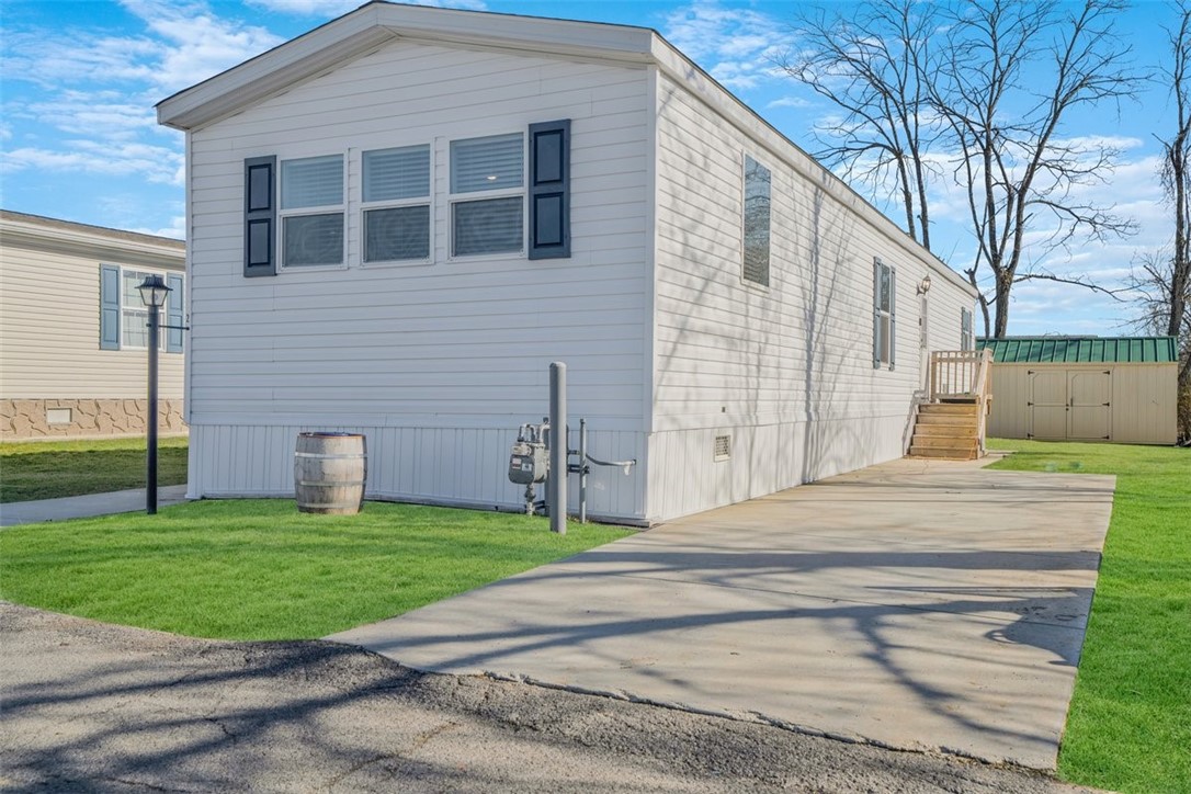 2 Roundtop Dr