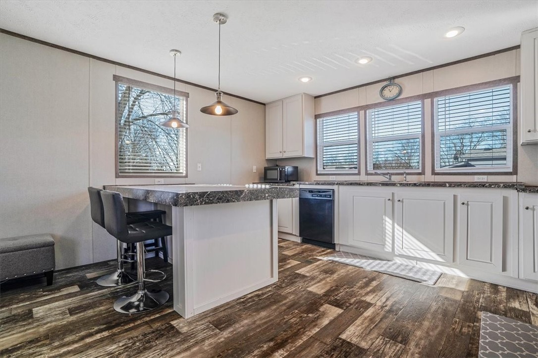 2 Roundtop Dr
