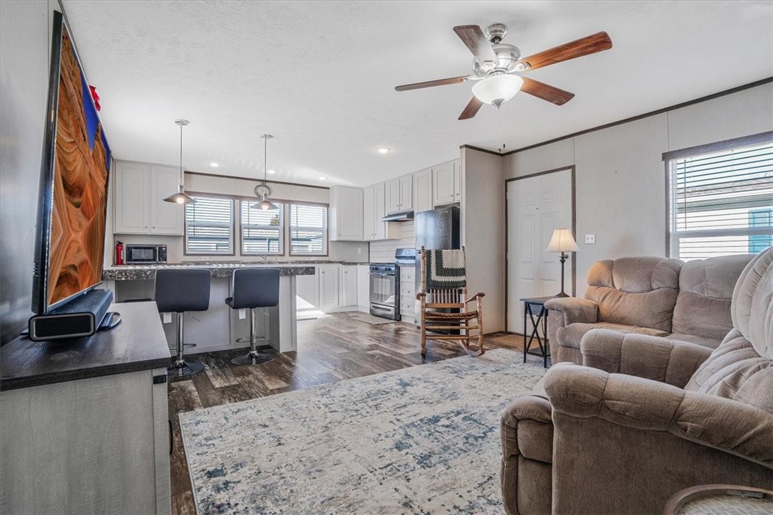 2 Roundtop Dr