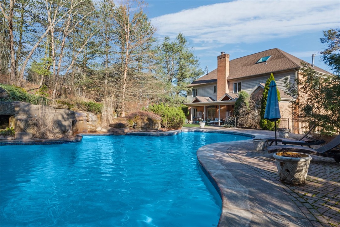 101 Thousand Oaks Dr.