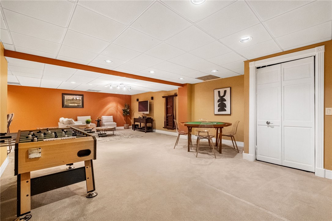 101 Thousand Oaks Dr.